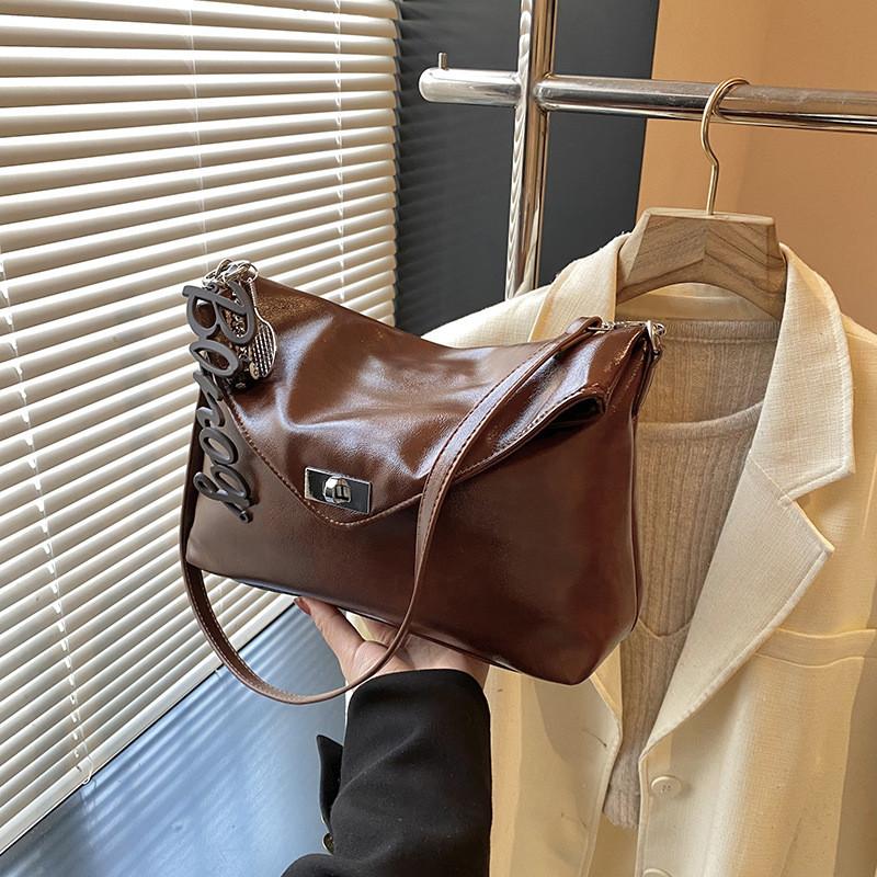 IELGY High-End Retro Bag Women's Winter Shoulder Armpit Bag Casual All-Match Commuter Messenger Bag