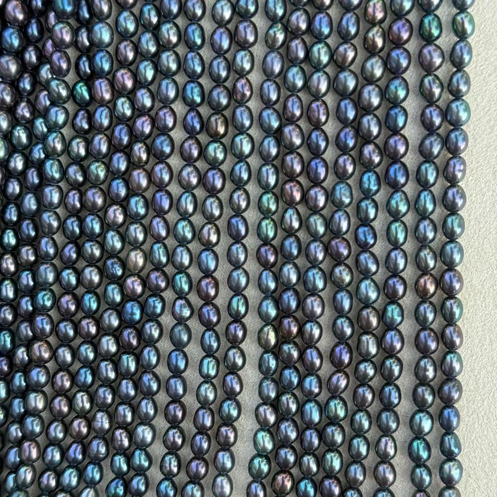 1 Strang, Schwarze Naturmuschel Perlmuttperlen, 4-4,5 mm, Gothic-Stil Reisperlen für Schmuckherstellung DIY, Großhandel Hochzeitsgeschenke 36 cm