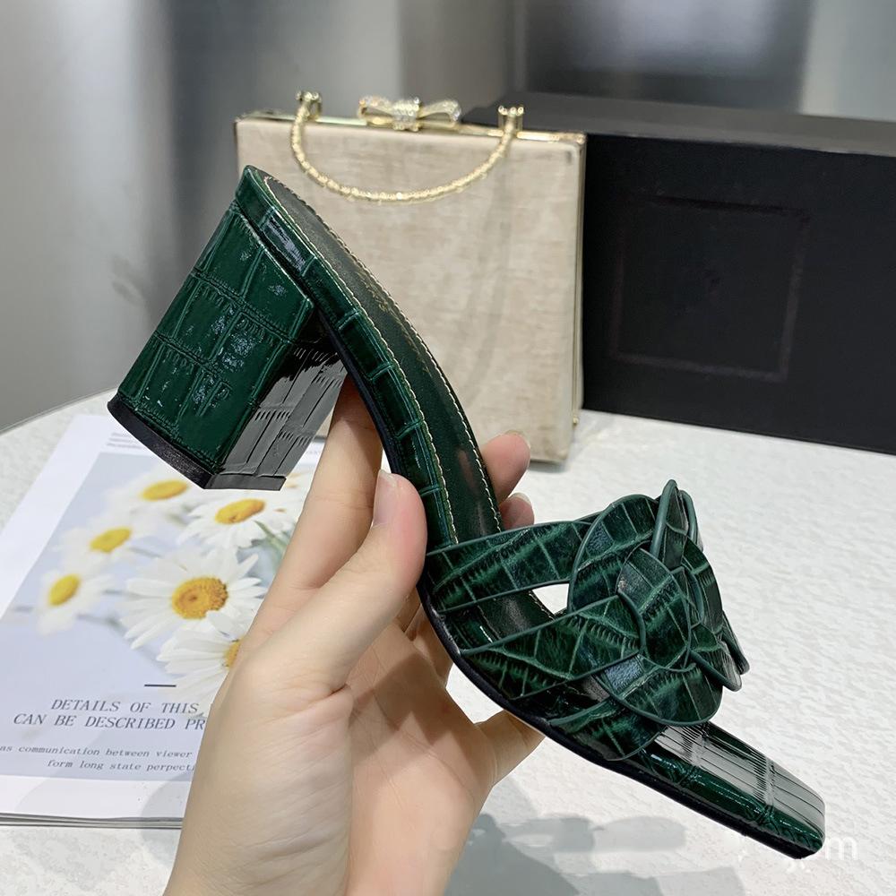 Fashion Woven circle slippers Women's high heels square patent leather flip-flops Thick designer alligator leather sandals