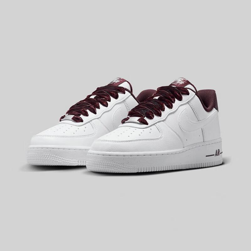 Nike Women's W Air Force 1 '07 Vintage Sneakers