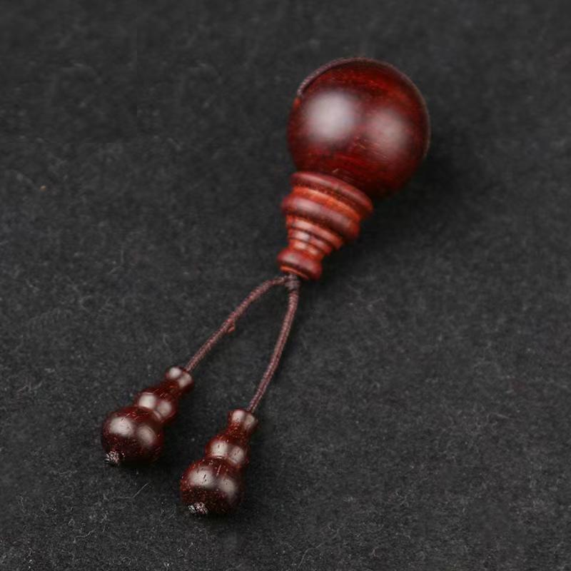 Armband aus grübem Ebenholz und rotem Sandelholz mit Buddha-Kopf, Kürbisanhänger und Vajra Bodhi-Accessoires.