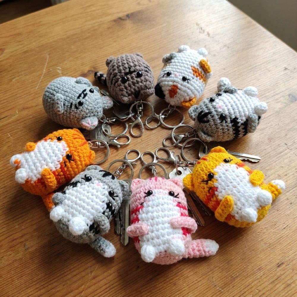 Handmade Hand Cat Keychain Handwoven Yarn Kitty Bag Charm Crochet Kitten Keyring Backpack Decor