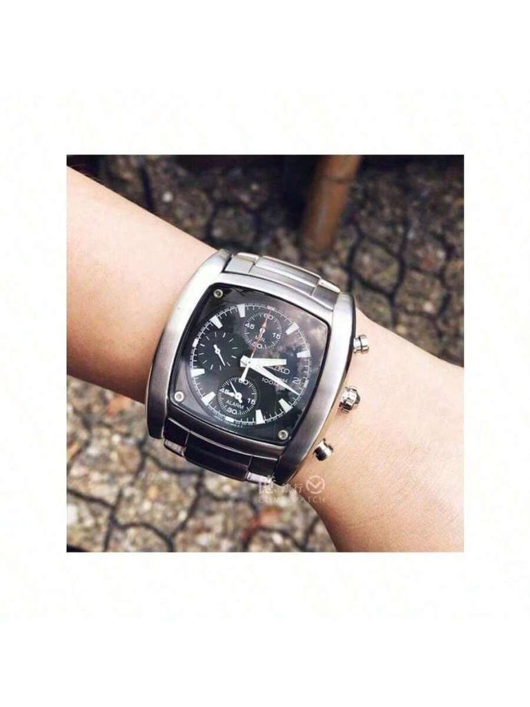 CHRONOGRAPH Herren Quarz Chronograph Uhr - Schwarzes Quadratisches Zifferblatt, Schwarz/Weiß Ionenplattiertes Armband, Datumsanzeige SNAA97J1