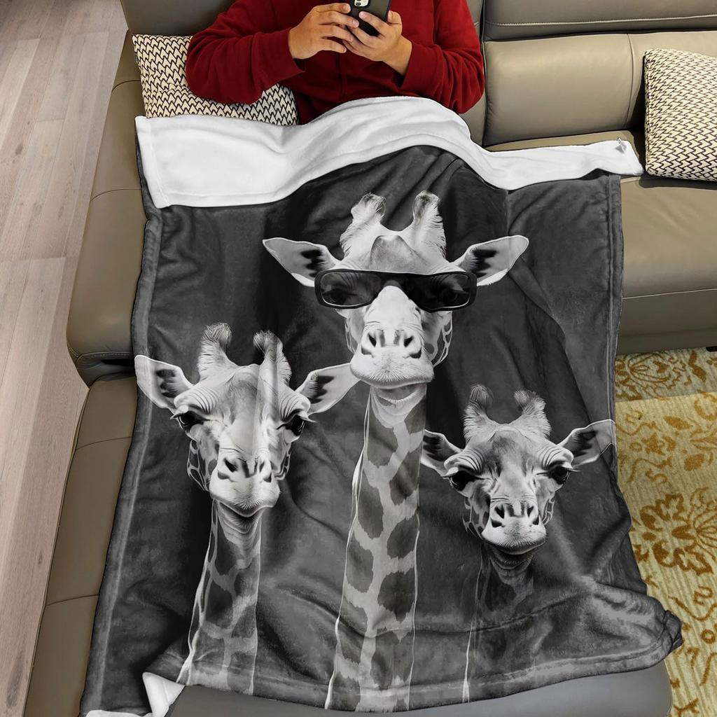 Giraffe Fleece Blanket For Giraffe Lovers 40" X 50" Cool Animals Throw Blanket Cozy Soft Warm Gifts For Men Women Teen