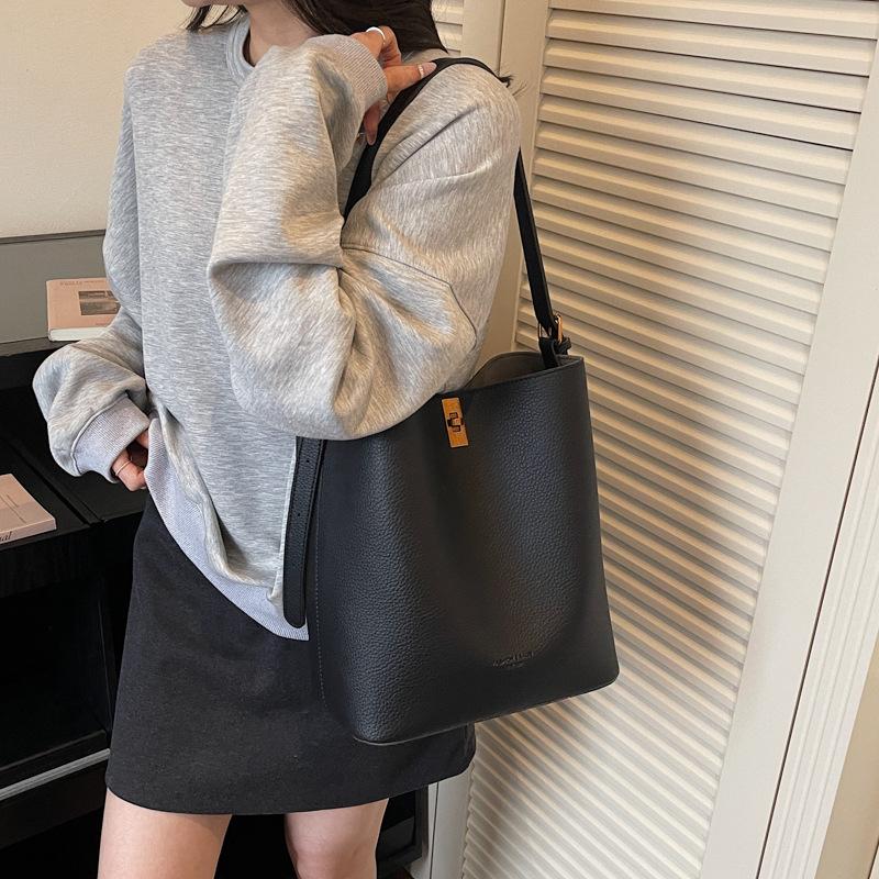 Korean Style Relaxed Shoulder Bag Spring Pu Bucket Bag Minimalist Horiztal Square Magnetic Snap Bag Solid Color Cross Body Bag
