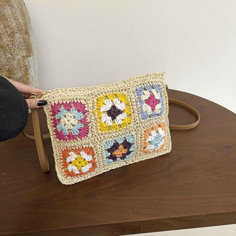 Frühlings-Häkelblumen-Patchwork-Stroh-Quadrattasche - Damen Retro Gewebte Crossbody- und Umhängetasche