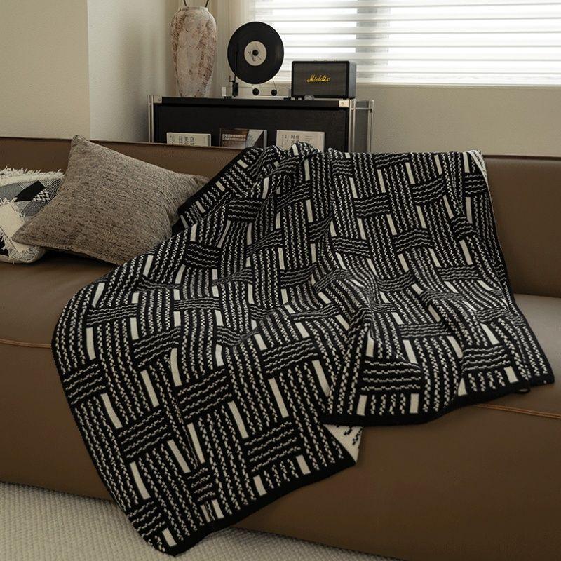 Vintage Black-White Striped Knitted Sofa Throw Blanket - Single-Person Office Nap Shawl AC Blanket