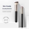 Pony's 170 Angled Foundation Brush & 270 Round Concealer Brush für streifenfreien Auftrag, mit 370 Streak-Free Concealer Brush.