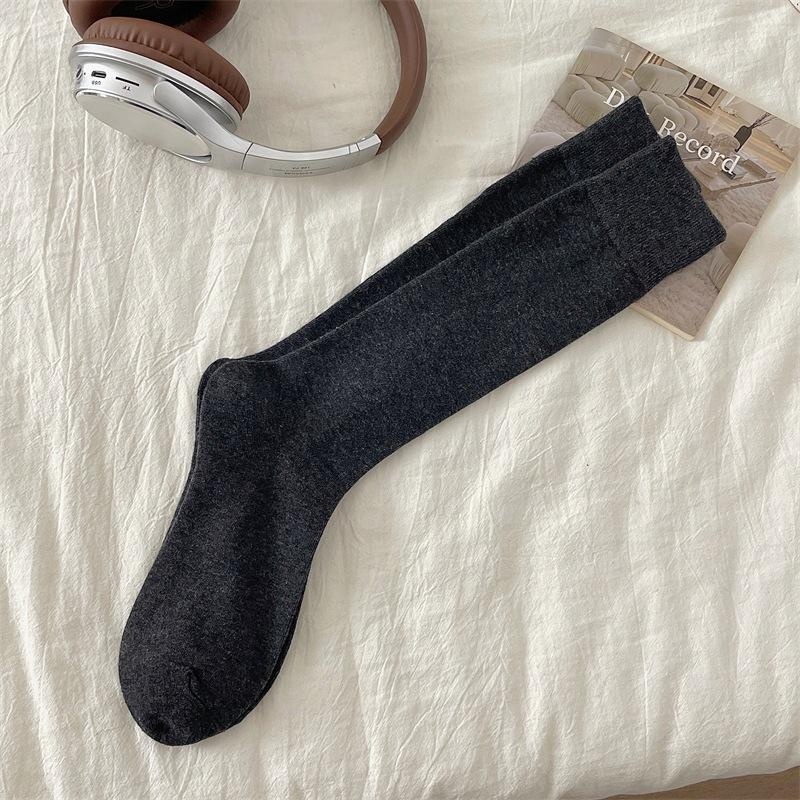 Female Autumn and Winter New Cotton Solid Color College Wind Calf Pile Socks
