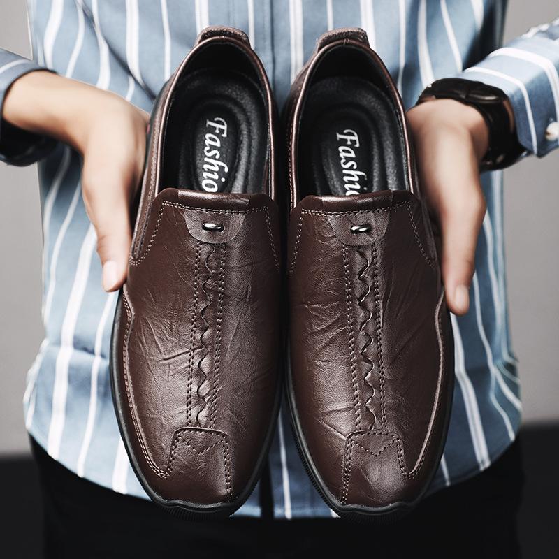 

Handmade leather shoes men s business casual shoes 2025 new fashion casual cowhide lazy one-pedal flat beanie shoes 44 темно-коричневого кольору