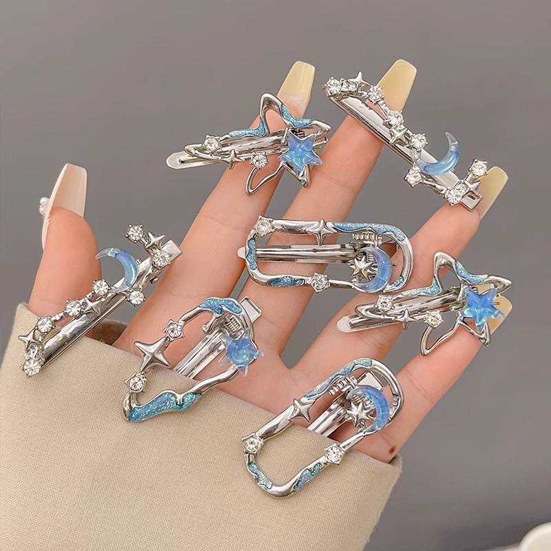 Pince à Cheveux Lune Étoile Strass Y2K Bleu Argenté Alliage Pince à Cheveux Filles Zircon Étoile Pince Crocodile Pinces Latérales pour Frange Accessoires