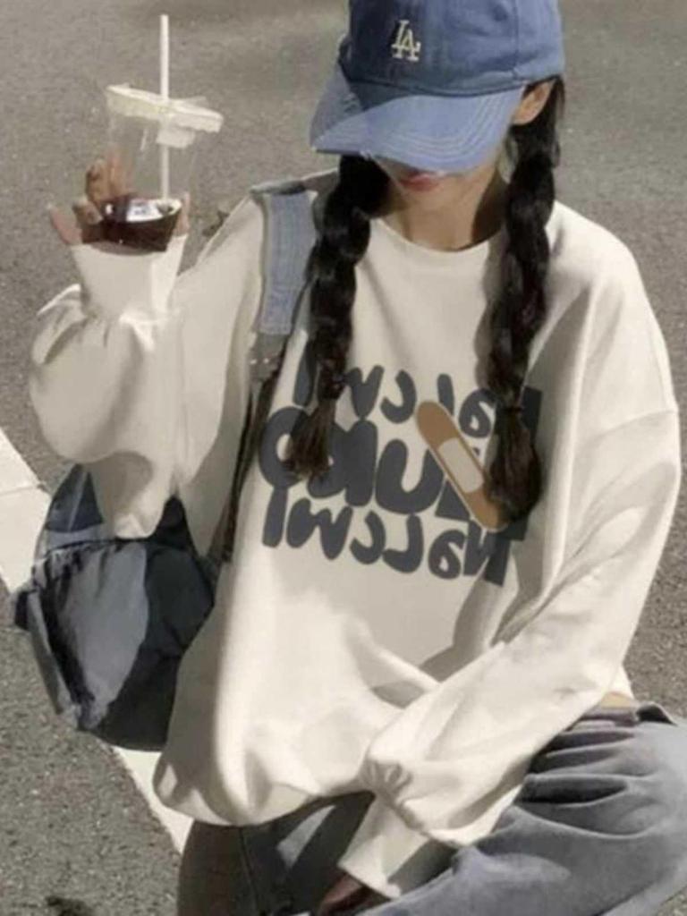 Plus-Size American-Style Autumn/Winter Round Neck Pullover Sweater for Women - Oversized, Casual, and Slimming