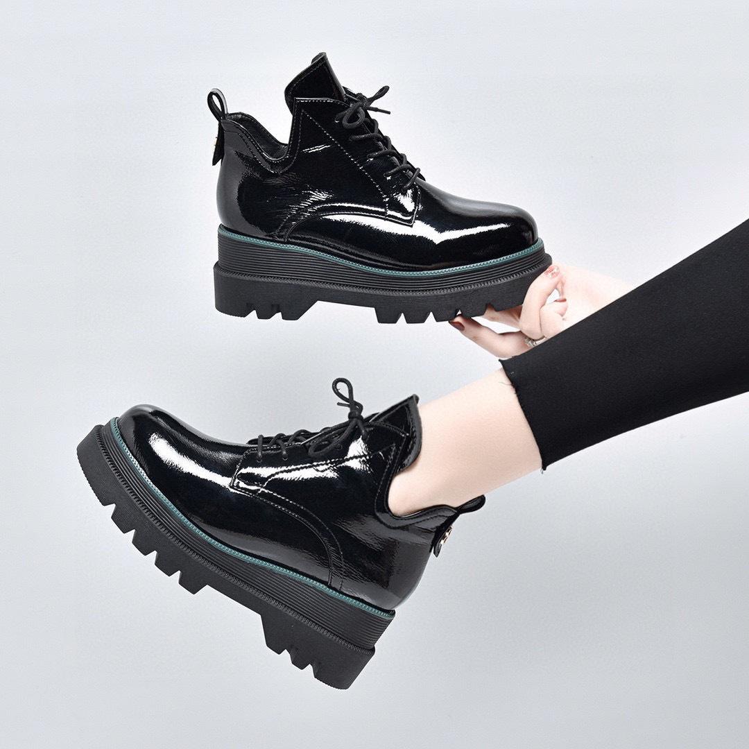 

Platform shoes women s 2025 autumn and winter new black cow patent leather foreign style muffin heel casual deep mouth women s boots short boots 35