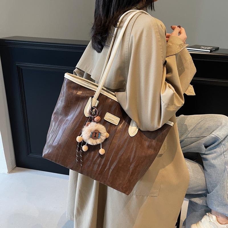 Premium Sense Large-capacity Bag Women's 2025 New Trendy Commuter Tote Bag Popular Versatile Simple Shoulder Bag