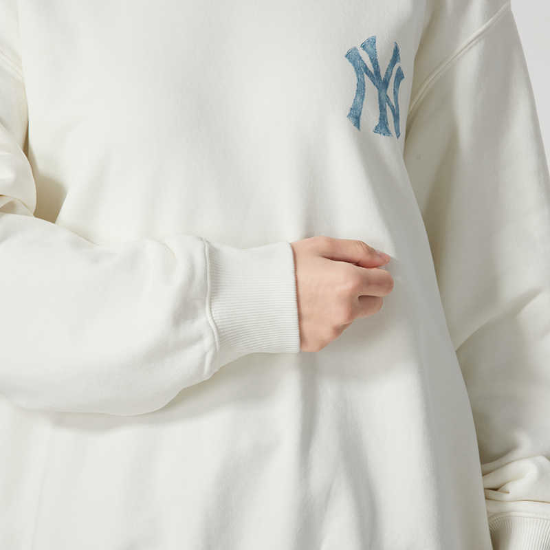 MLB New York Yankees Fashion Crew Neck Pullover Sweatshirt Unisex Sweatshirt Cream 3AMTM0851-50CRS