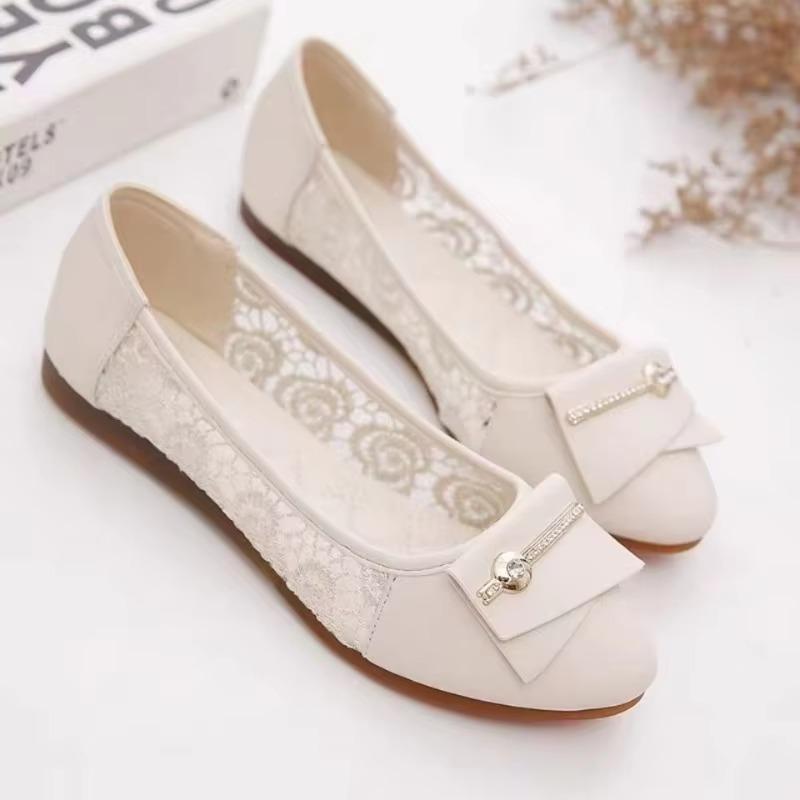 Hollow Breathable Mother Shoes 2025 Spring Summer New Shallow Mouth Fairy Wind Doudou Shoes Soft Sole Comfortable Women's Shoes