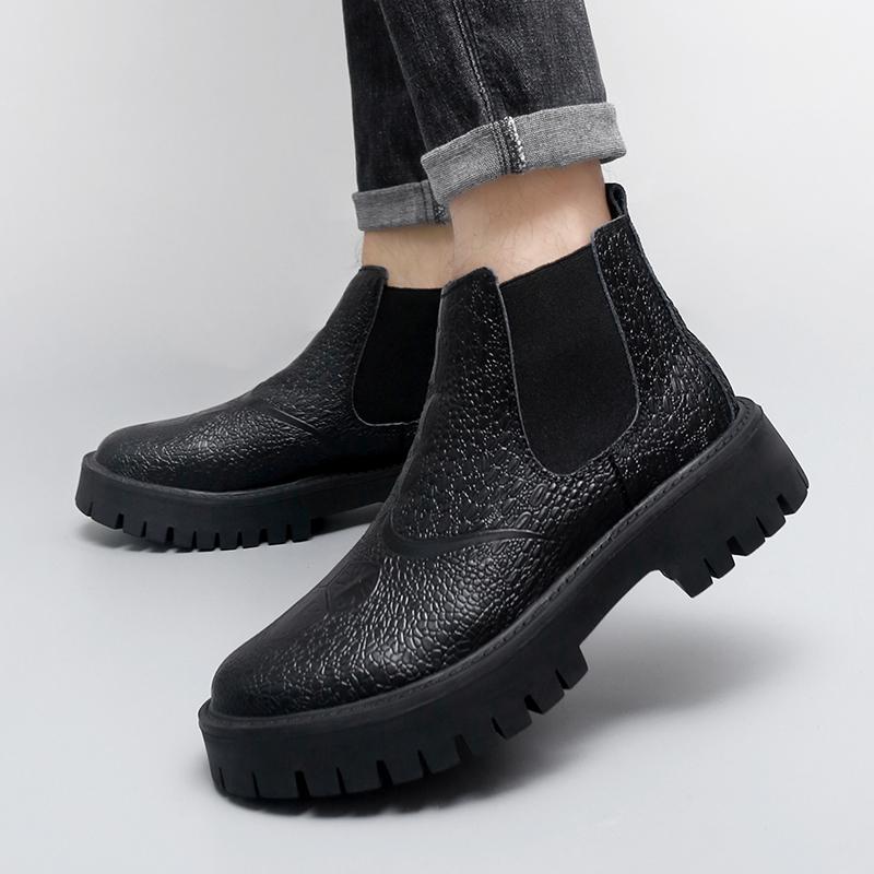 Fashion Black men's boots Warm and Thick Bottom Style for Autumn and Winter New classics casual adult fashion quality leather shoes