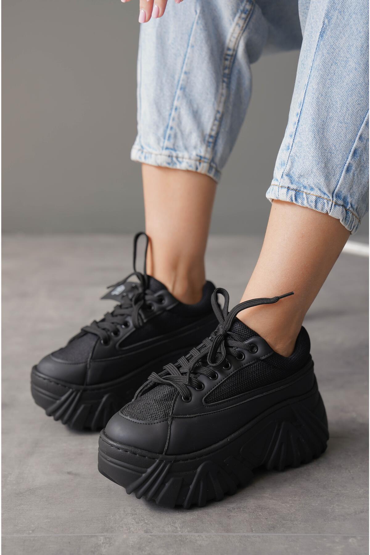 

Женская модная повседневная обувь специального дизайна на толстой подошве со шнуровкой 36