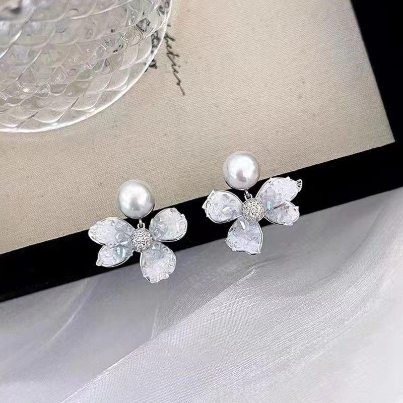 Pinkdudu Pearl Accent Bow Studs Sparkling Crystal Pearl Earrings for an Elevated Look PD1623