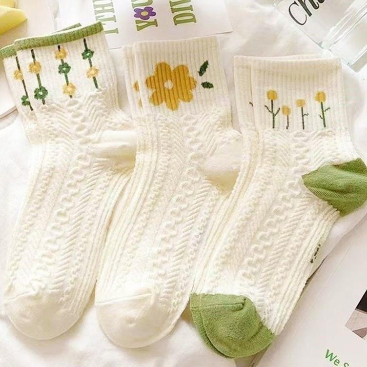 Trendy Korean-Style Women's White Long Socks – Cute, Breathable, and Perfect for Spring and Autumn