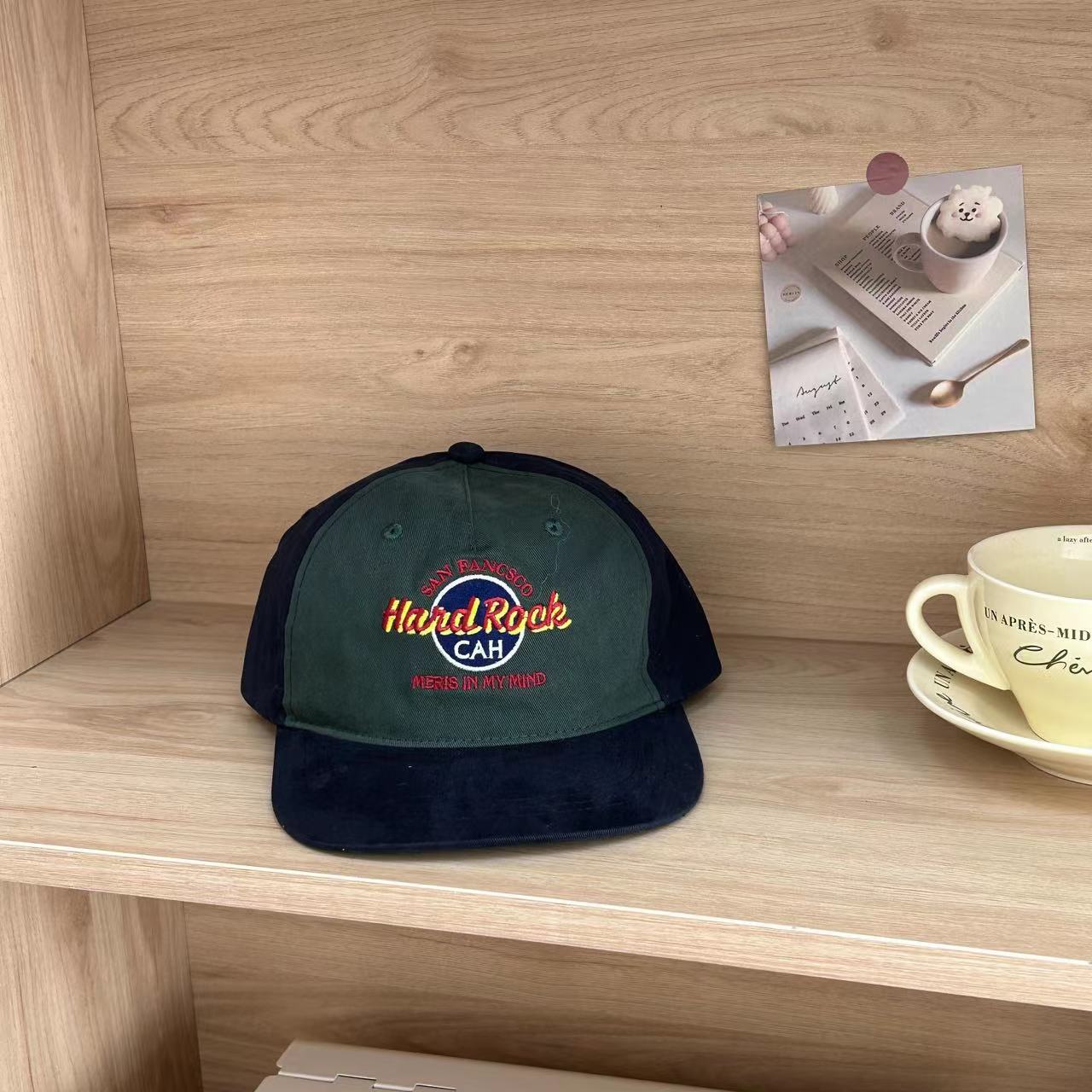 

Нишевый дизайн в сочетании с универсальной бейсболкой с плоским козырьком, корейская версия, колор-блокинг, ретро, хип-хоп, бейсболка с мягким верхом, женская модель M（56-58cm）