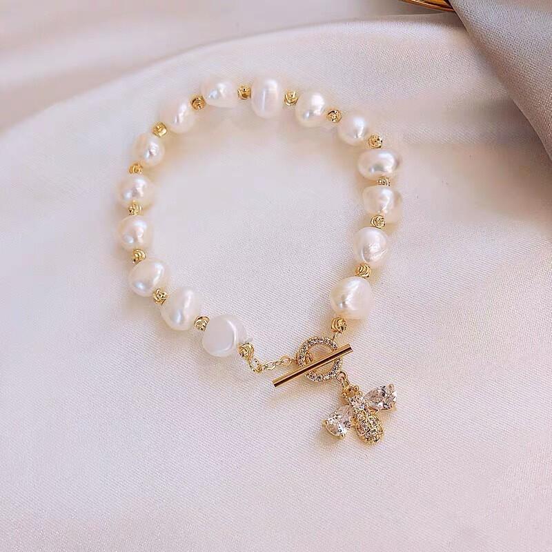 Baroque Freshwater Pearl Bee Charm Bracelet With Zircon Inlay Minimalist Womens Jewelry Accessory