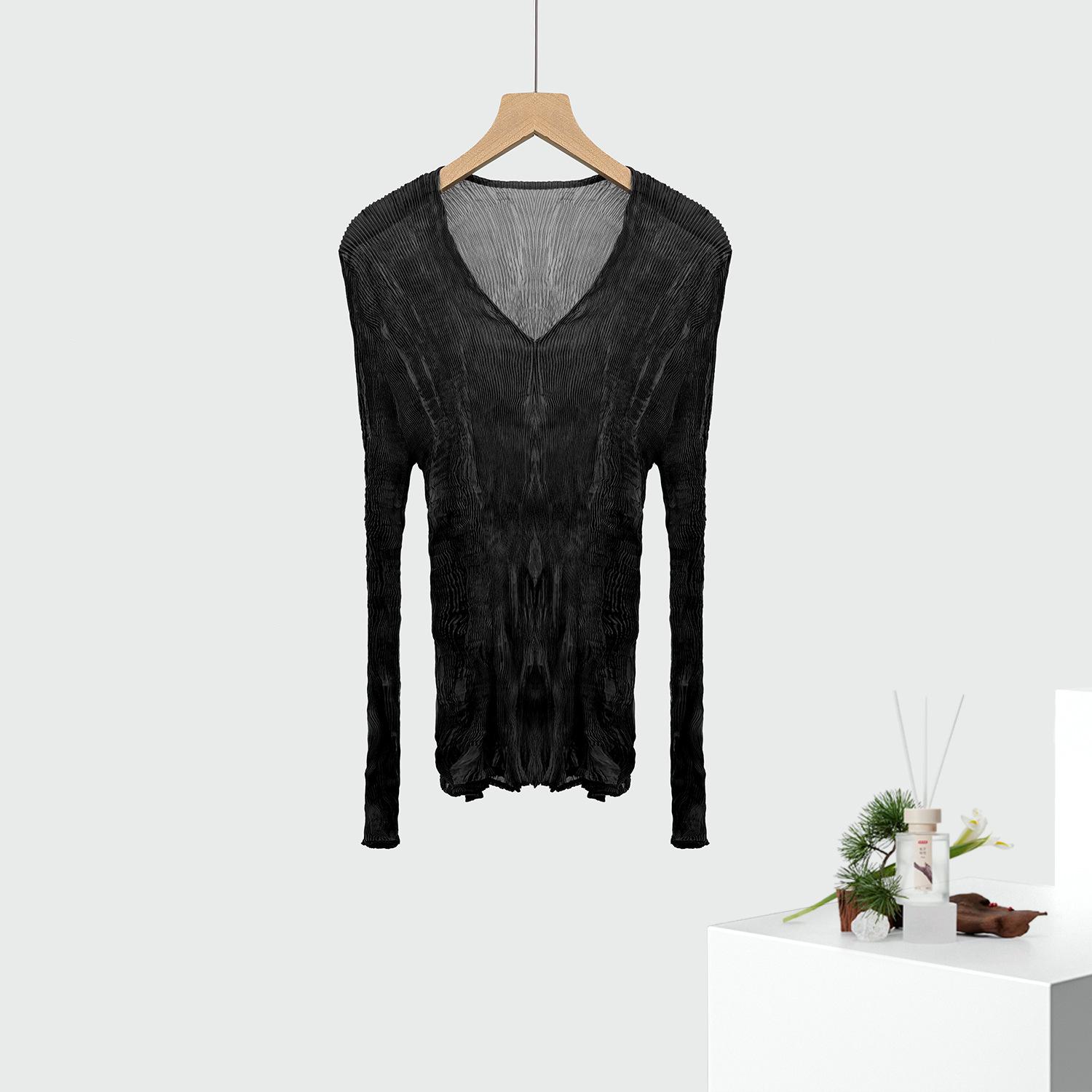 

Miyake V-neck Women s Base Layer Top: Elegant, Slimming, Long Sleeve T-shirt, Perfect as Outerwear One Size
