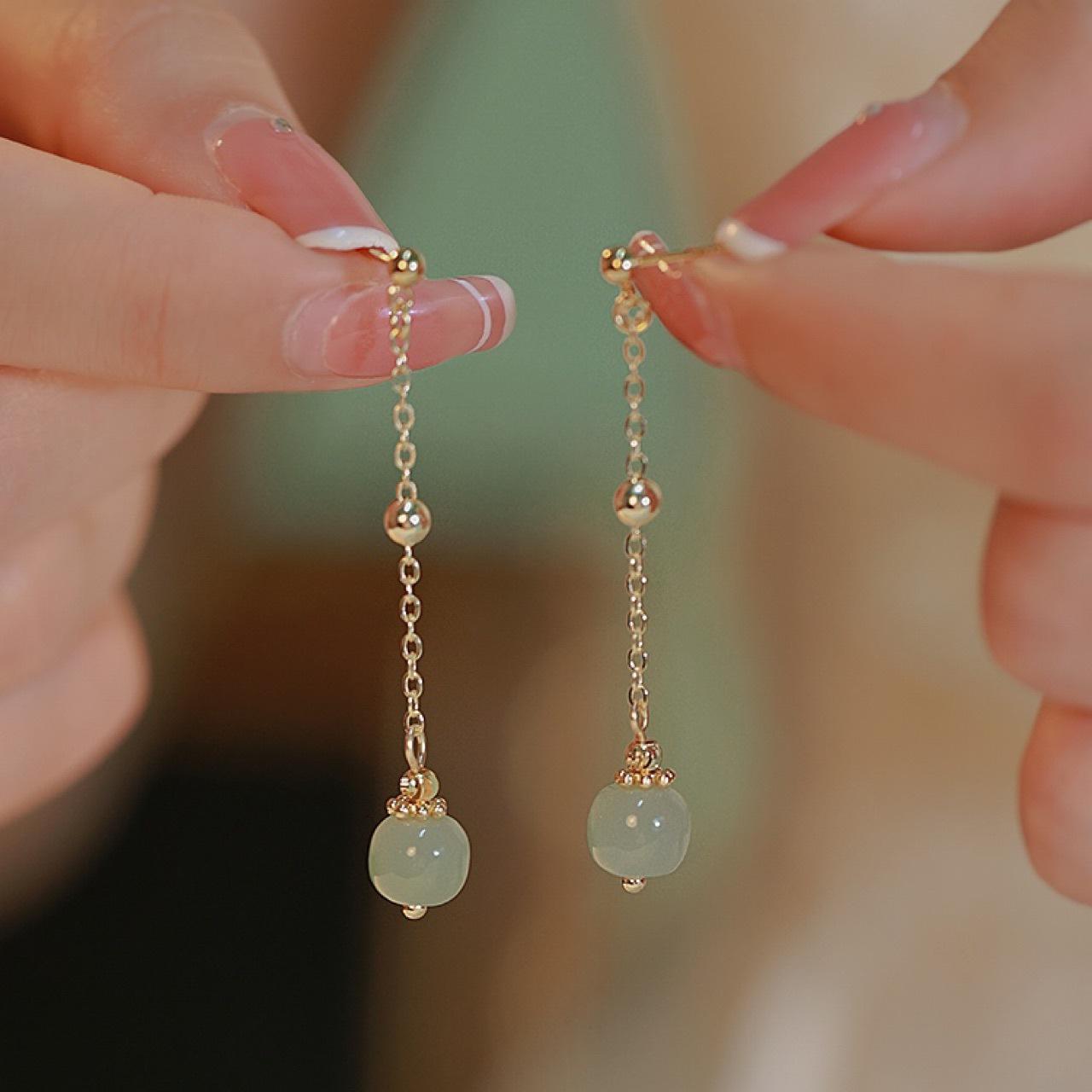 

Recommended Jewelry Hetian jade earrings for women, minimalist and gentle, versatile, Japanese design, simple, suitable for best friends зелений