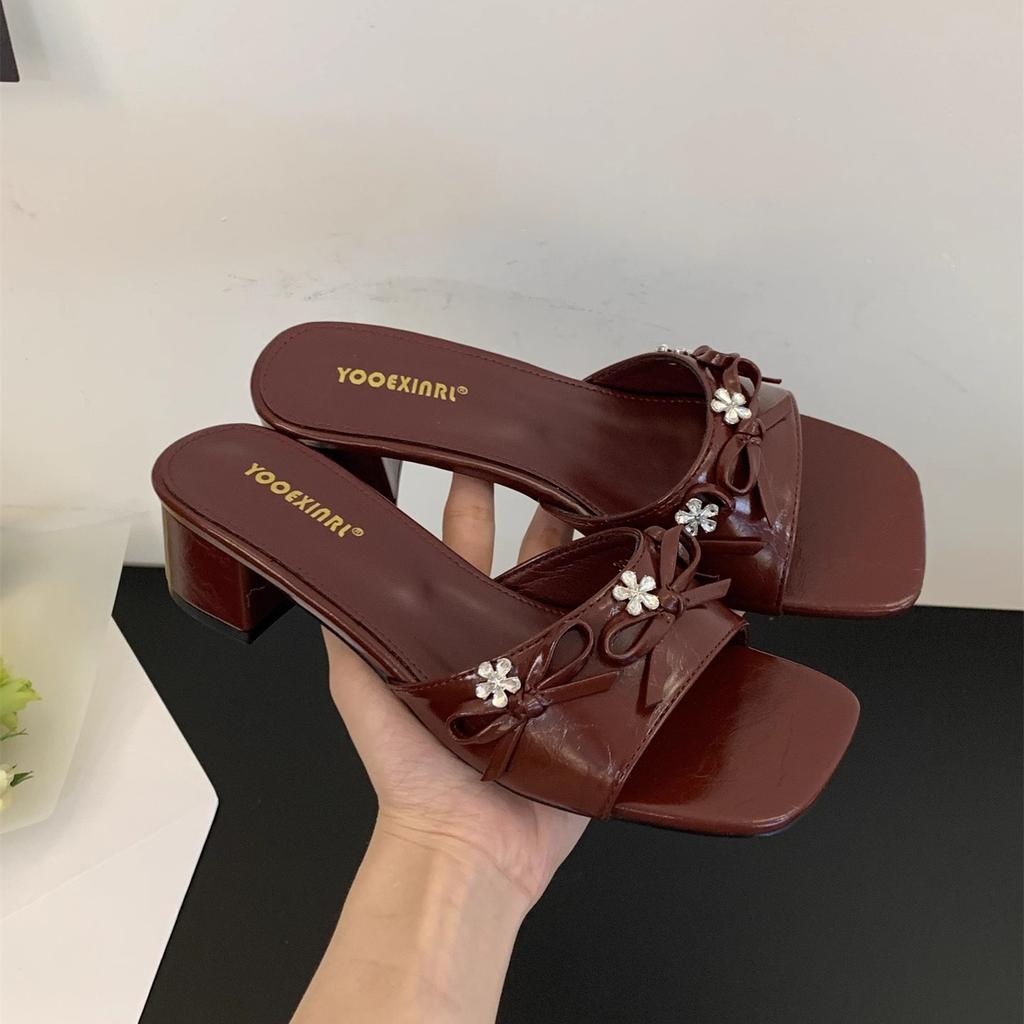 French Medium Heel Open-toed Cool Slippers Outer Wear Women's Shoes 2025 New Summer Rhinestone Bow Thick Heel One-word Drag