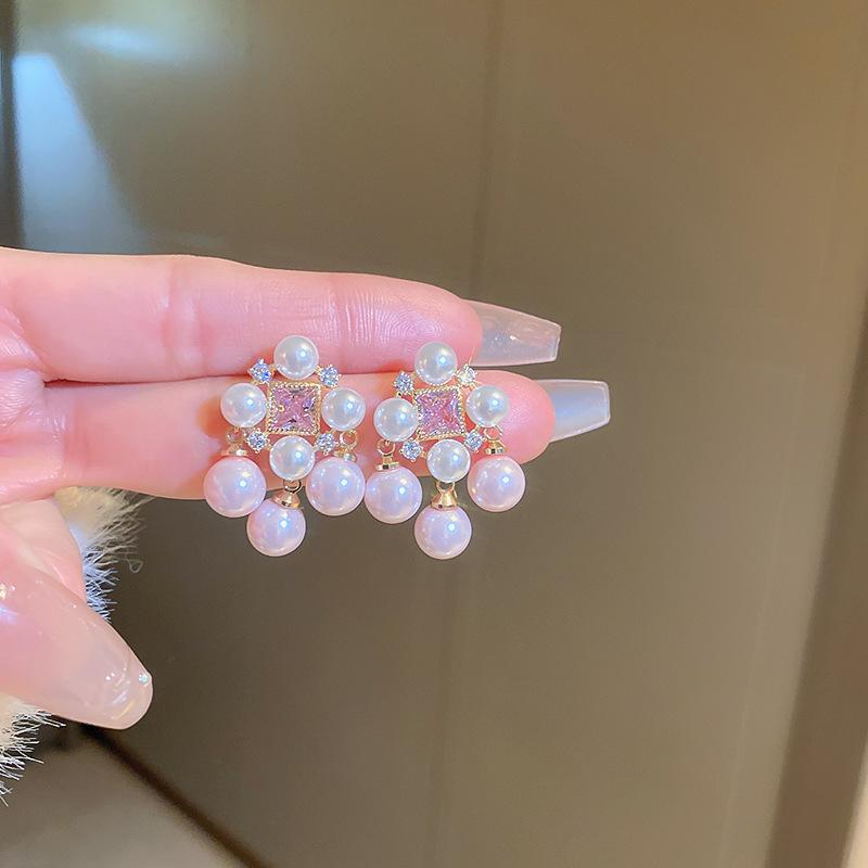 Women Shiny Rhinestone Pearl Geometric Earrings Light Luxury Elegant Temperament French Retro Palace Style Ear Jewelry For Women