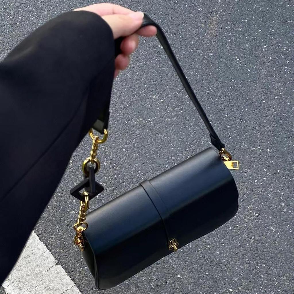 High-Quality Texture Baguette Bag New Fashion Light Luxury Chain Underarm Saddle Bag Versatile Single Shoulder Crossbody Bag for Women