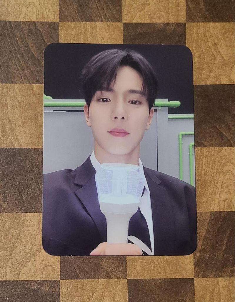 [USED] Monsta X Shownu FC Venue Pickup Trading Card Anonymous Shipping Included