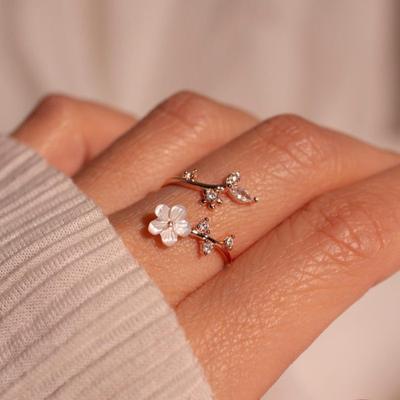 Anillo Ajustable de Flor de Cerezo de 1 Pieza | Diseño Floral de Nácar, Moderno y Versátil, Adecuado para Uso Diario y Vacacional