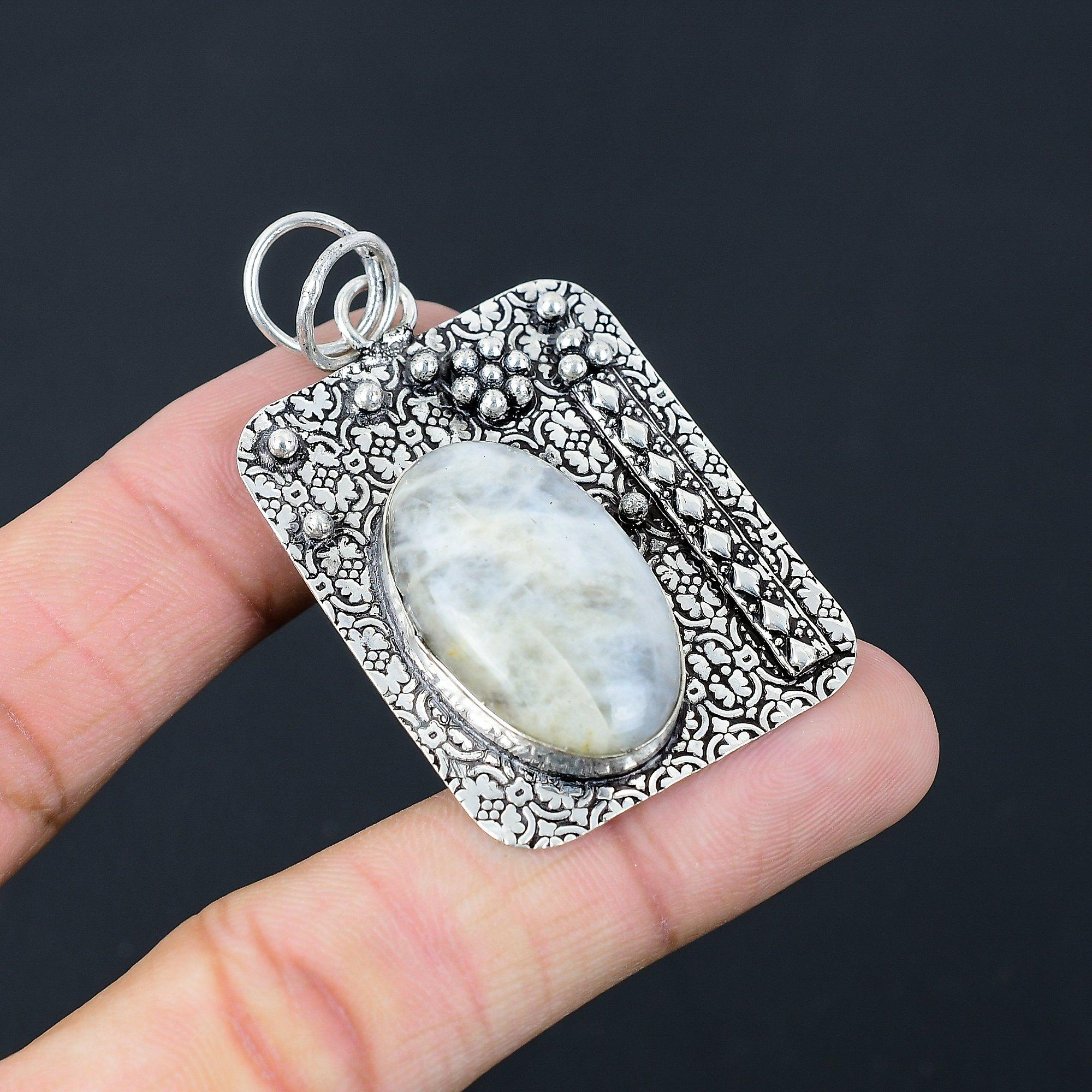 

Oval Rainbow Moonstone Stone 925 Sterling Silver Elegant Wedding Pendant Jewelry