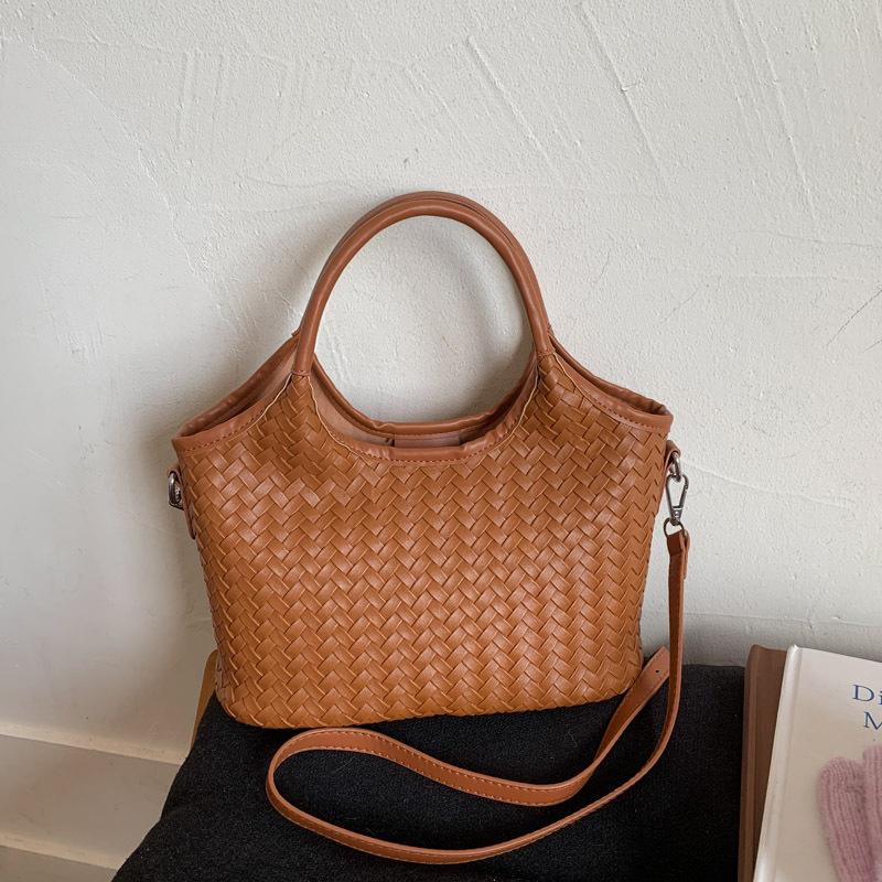 

Korean version of fashionable portable bucket bag, new commuter large-capacity shoulder messenger bag, woven tote vegetable basket bag for women