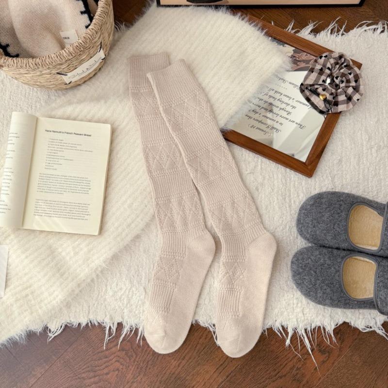 Diamond-patterned Wool Trend Leg Warmers, Slimming and Beautiful Legs, Warm and Thick Knitted Sock Sleeves, Long Tube Style, Paired with Long Boots.