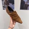 Otoño e invierno 2025 gran explosión suela blanda empalme color sólido boca oscura plisados zapatos individuales antideslizantes con falda zapatos versátiles puntiagudos