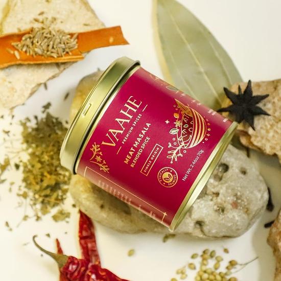 VAAHE Masala pentru Carne | 16+ Condimente Naturale | Măcinat și Ambalat Proaspăt | 100% Pur și Natural | Origine Unică | Cutie Premium din Tinichea (70 grame)