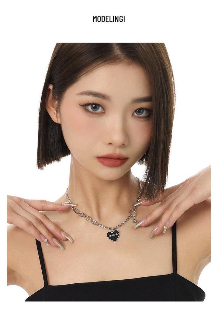 Black Heart Pendant Necklace: Stylish Women's Clavicle Chain - Light Luxury Summer Accessory