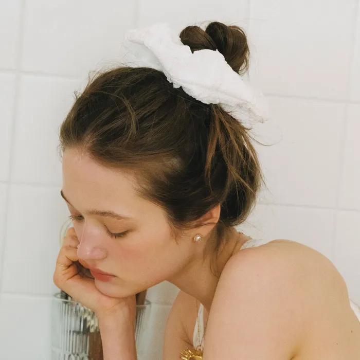lace scrunchie (white)