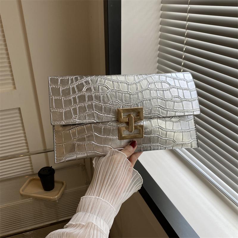 

2025 лето новая модная сумка простая зарубежная текстура узор под камень корейская версия сумка-конверт трендовая девушка однотонная сумка серебряный