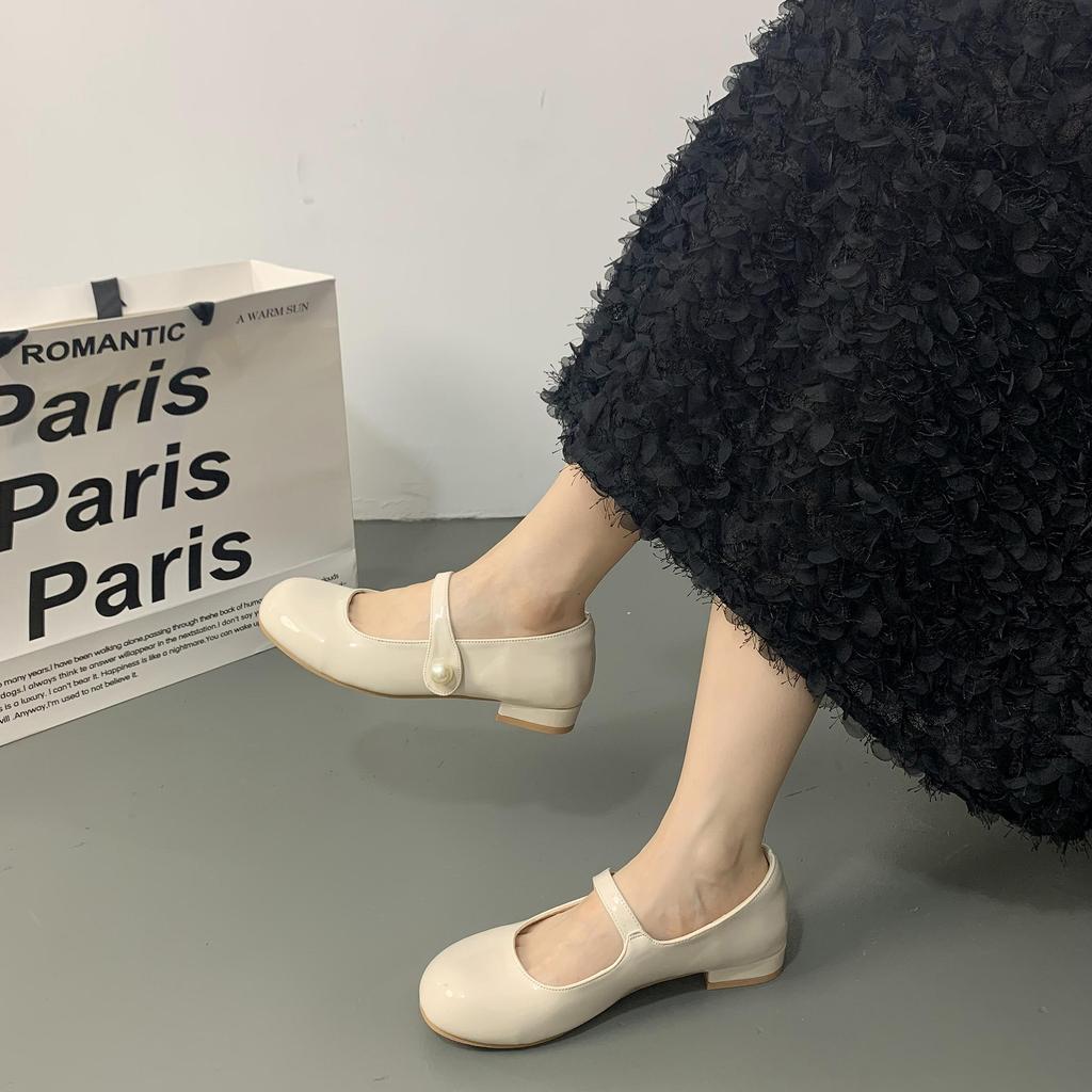 French retro round head flat bottom shallow mouth single shoes women's 2025 new summer versatile skirt soft sole Mary Jane shoes