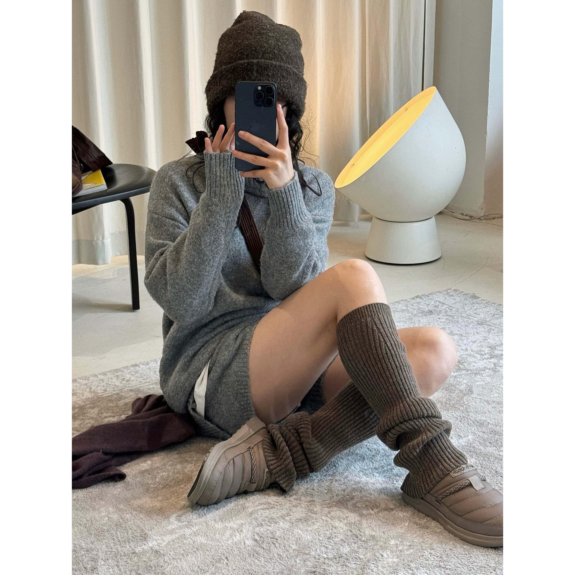 

Louvre Spring Korean-Style Knit Wool Sweater & Shorts Two-Piece Set for Women One Size серый