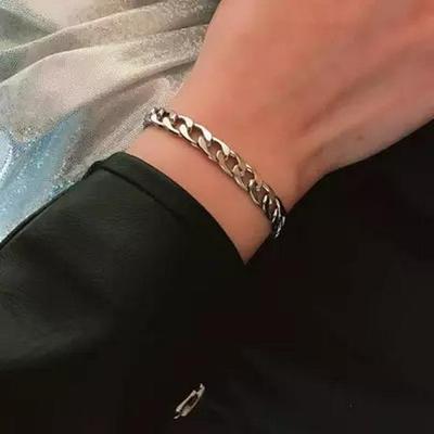 Trendiges Hohlgliederarmband aus Titanstahl - Kühn & Stilvoll für Männer und Frauen
