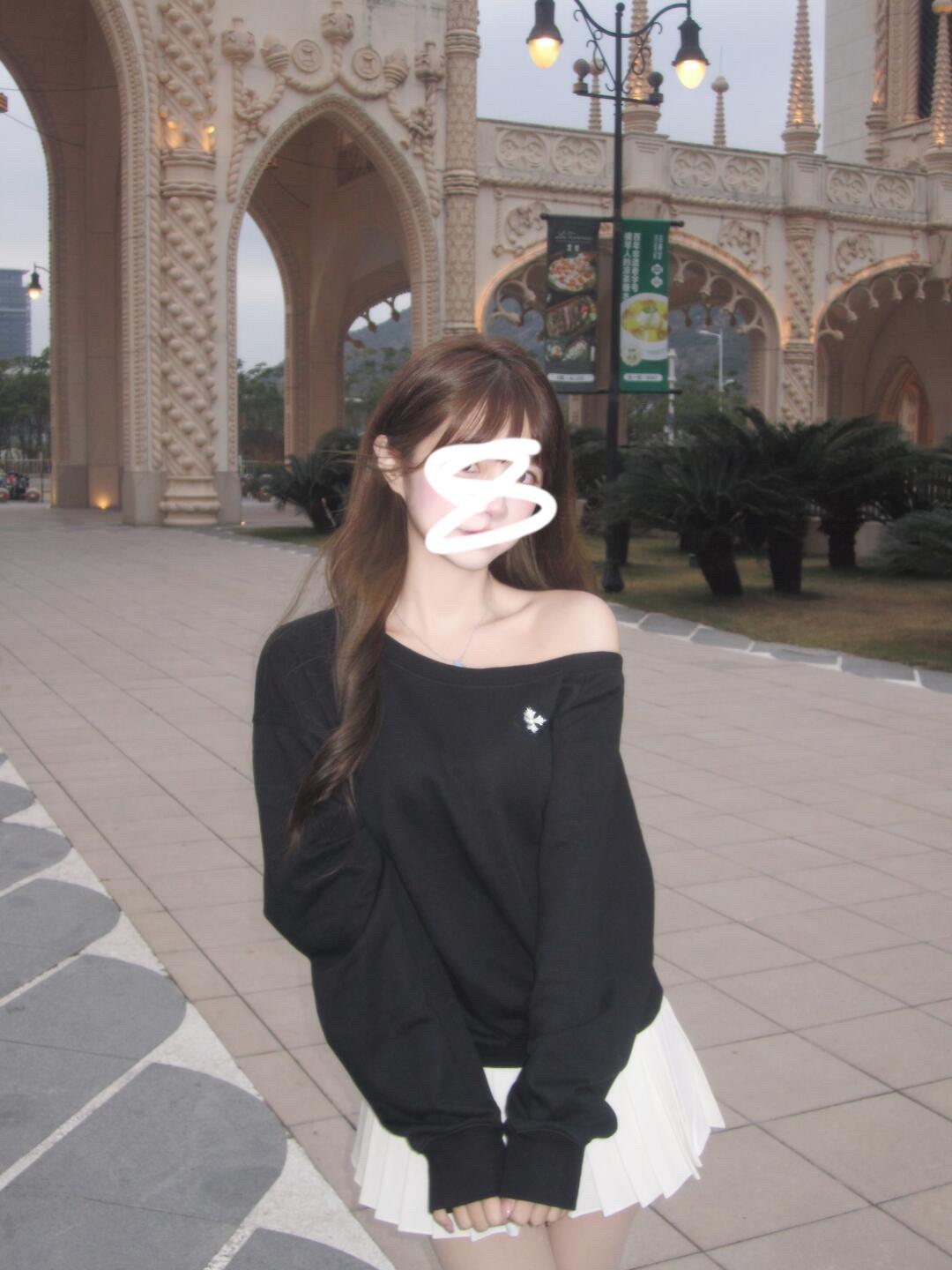 

100% Cotton Hua Blend Milk Silk & Silver Fox Fleece One-Shoulder Letter Sweatshirt - American Spicy Girl XL