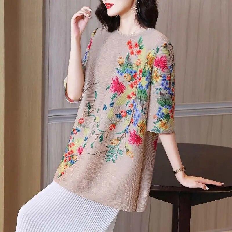 Wrinkled Temperament Top, Summer Fashionable New Style, Quarter Sleeved Western-style Age Reducing Print, Slimming T-shirt