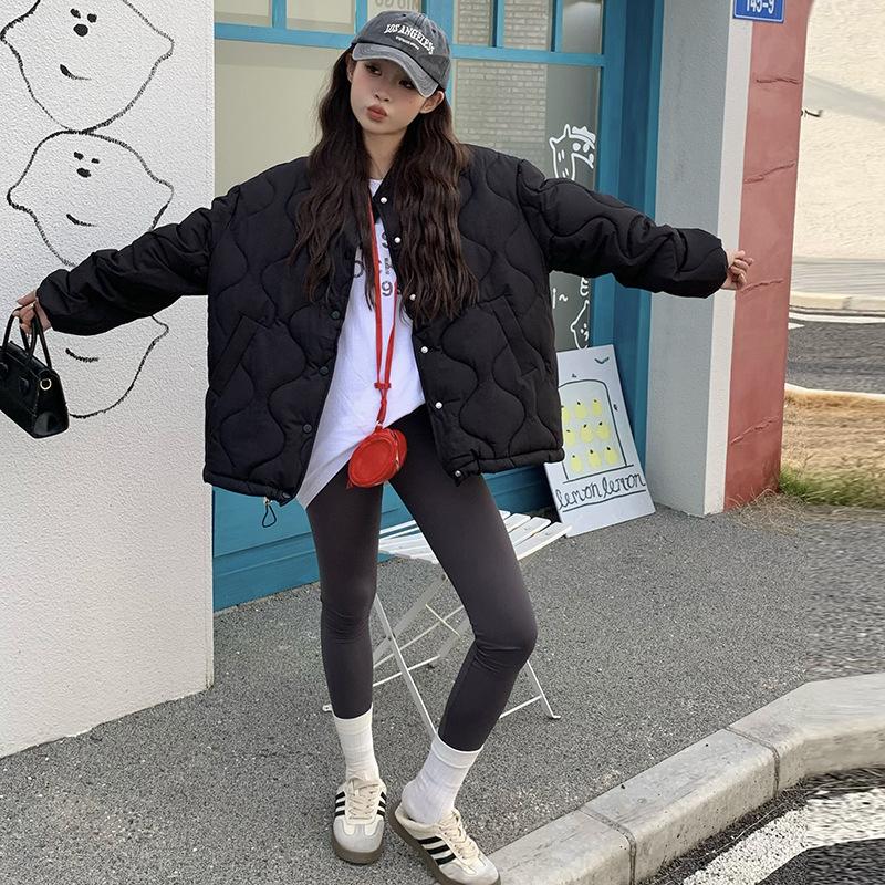 

Хлопковая одежда Женская Осень и Зима 2025 Новая Стеганая Куртка Зимняя Стеганая Куртка Корейская Свободная Ромбовидная Клетка Пуховик из Хлопка S чёрный