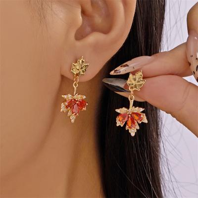 Fashion New Red Crystal Zircon Maple Leaf Dangle Earrings For Women Light Luxury Temperament Earring Girls Party Charm Jewelry