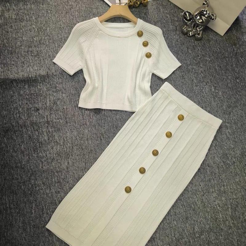 2025 Spring/Summer Socialite Knit Set: Round Neck Top & Metal Buckle Midi Skirt