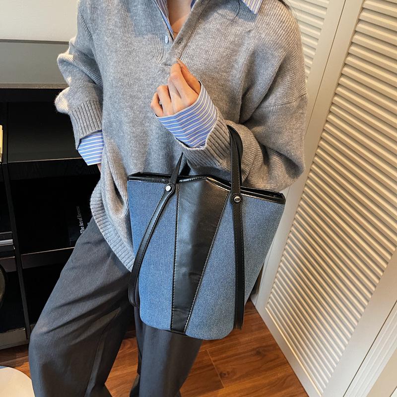 Large capacity bucket bag women 2025 fashion trendy Korean underarm bag versatile denim handbag shoulder tote bag